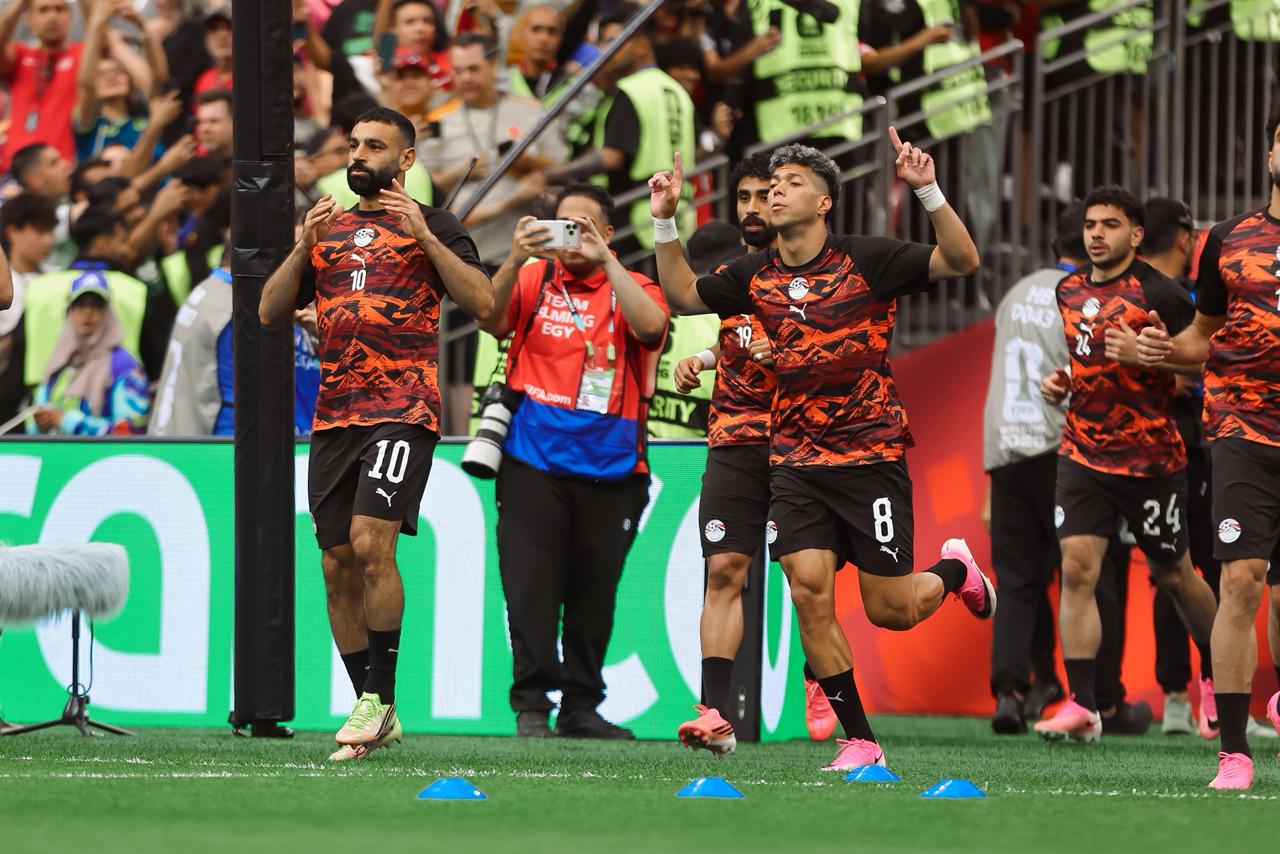 بالصور.. لاعبو منتخب مصر يجرون عمليات الإحماء استعدادًا لمواجهة نيوزيلندا