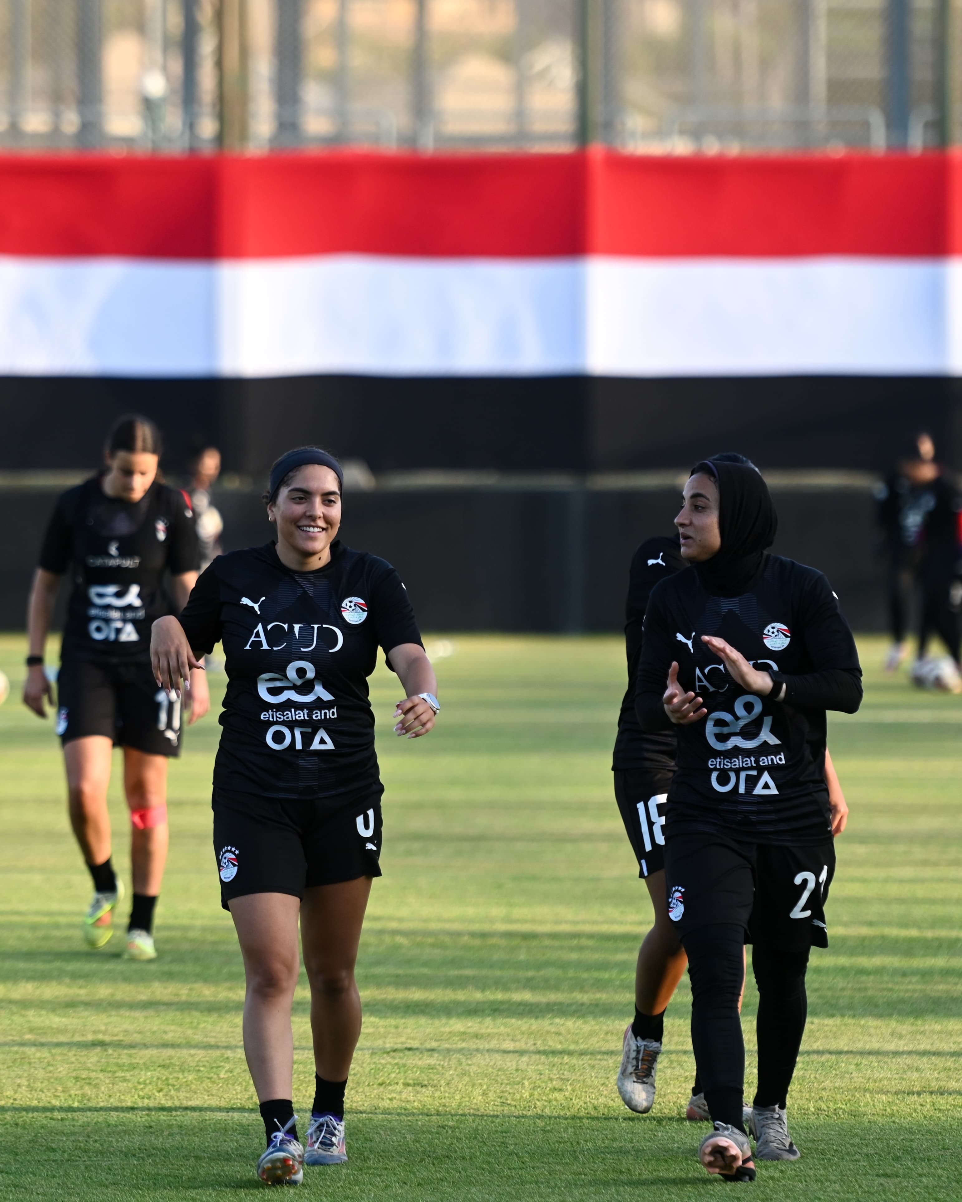 بالصور.. منتخب الكرة النسائية يواصل استعداداته لوديتي السنغال 