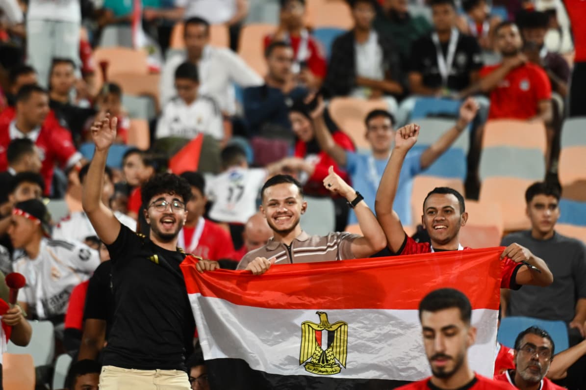 الجماهير المصرية تتوافد على ملعب القاهرة الدولي قبل مواجهة المنتخب وغينيا بيساو
