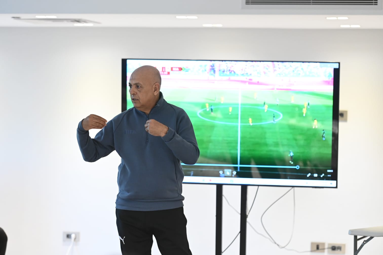 صور محاضرة pro1  عن طرق التعامل مع وسائل الإعلام