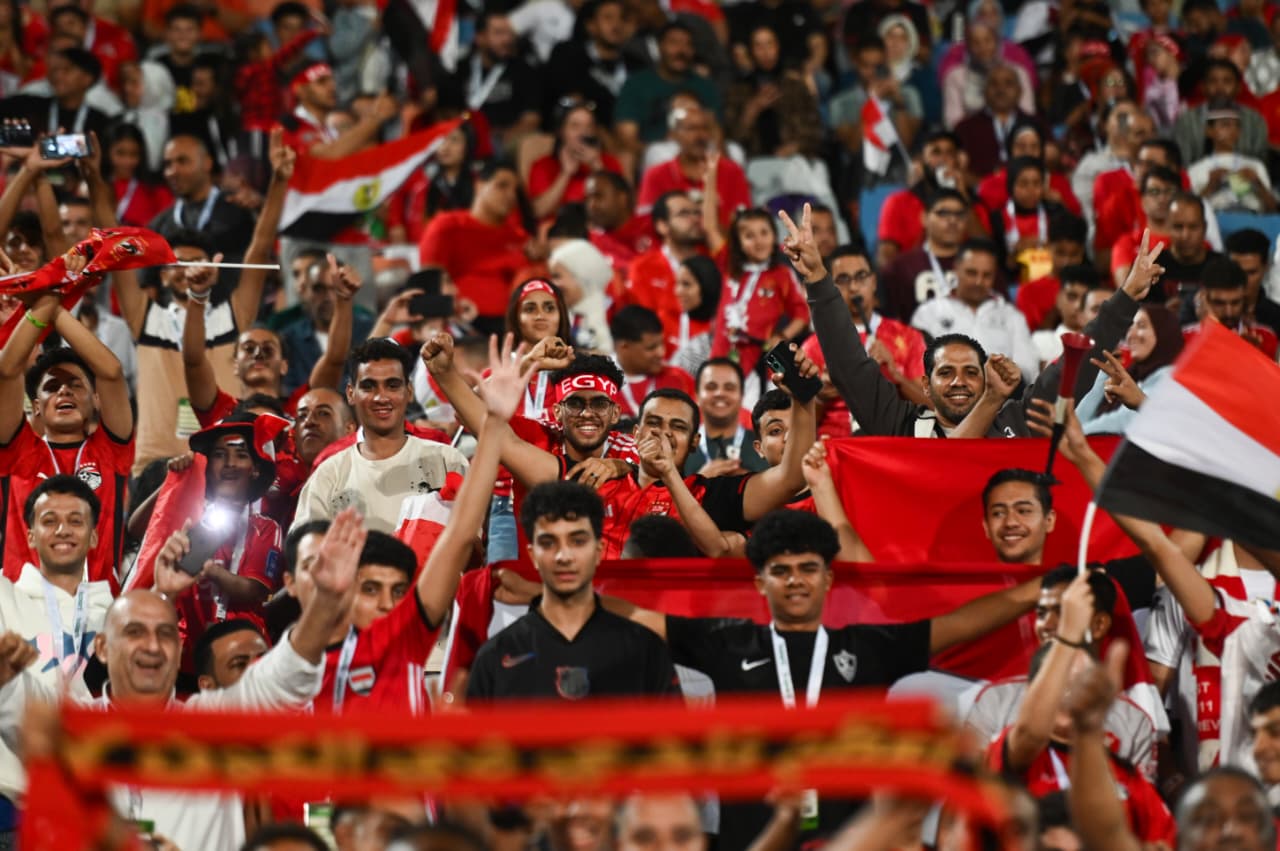 الجماهير المصرية تتوافد على ملعب القاهرة الدولي قبل مواجهة المنتخب وغينيا بيساو