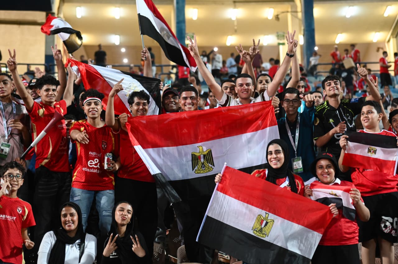 الجماهير المصرية تتوافد على ملعب القاهرة الدولي قبل مواجهة المنتخب وغينيا بيساو