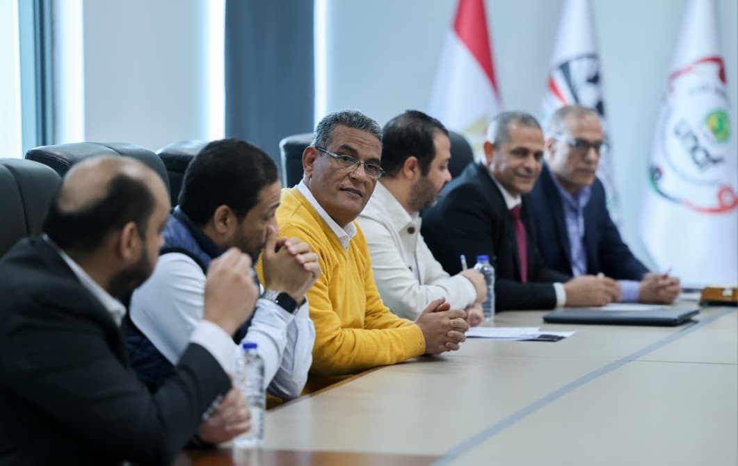 بالصور: أبوريدة يجتمع مع مجموعة من رؤساء الأندية