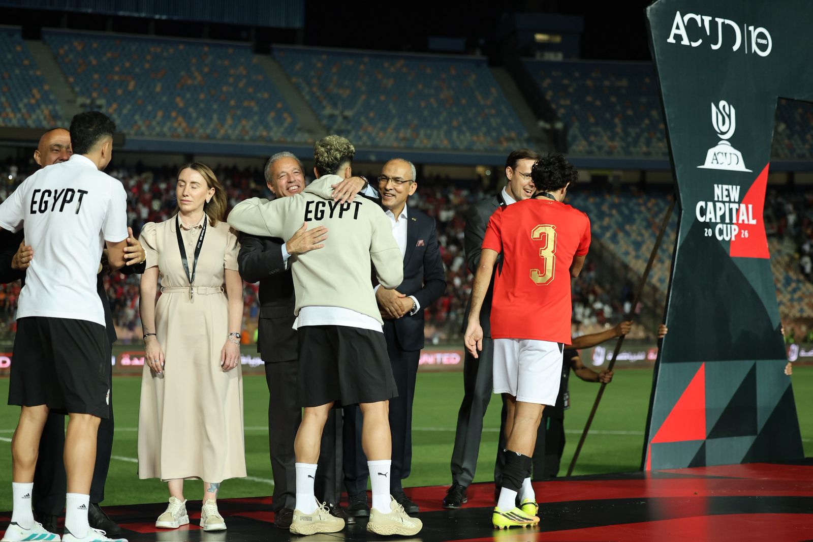 احتفالات لاعبي المنتخب الوطني بعد الفوز على روسيا