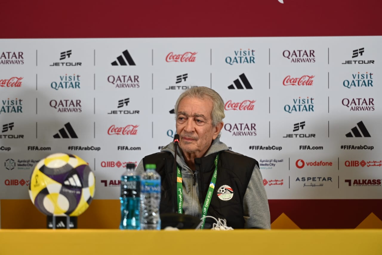 حلمي طولان والنني في المؤتمر الصحفي قبل مواجهة الإمارات