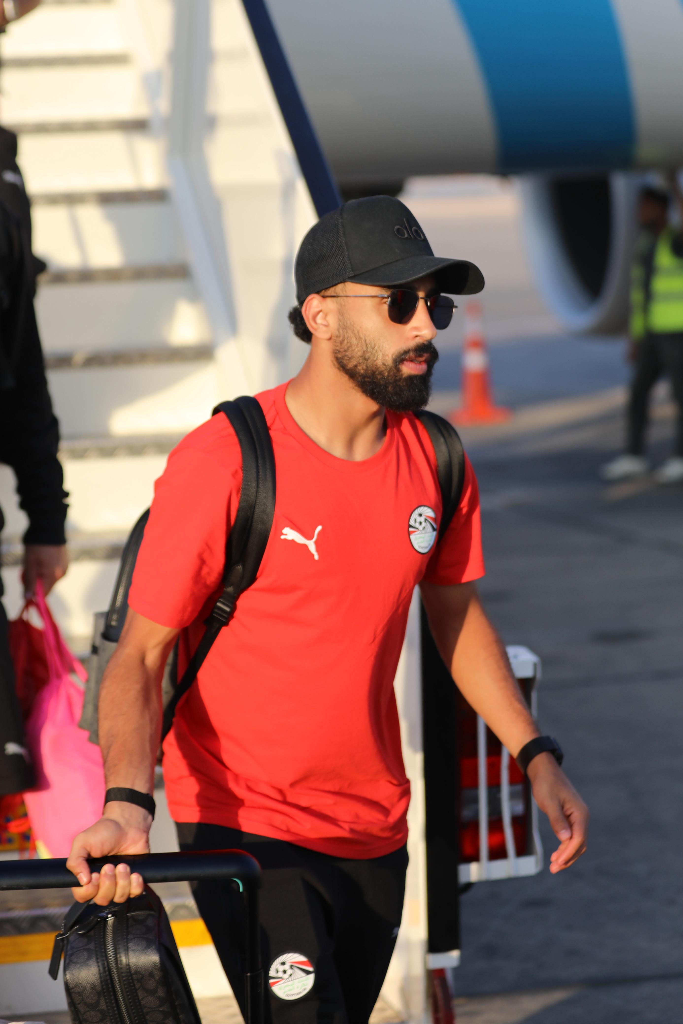 وصول بعثة المنتخب الوطني من واجادوجو ووزير الشباب والرياضة في استقبالها