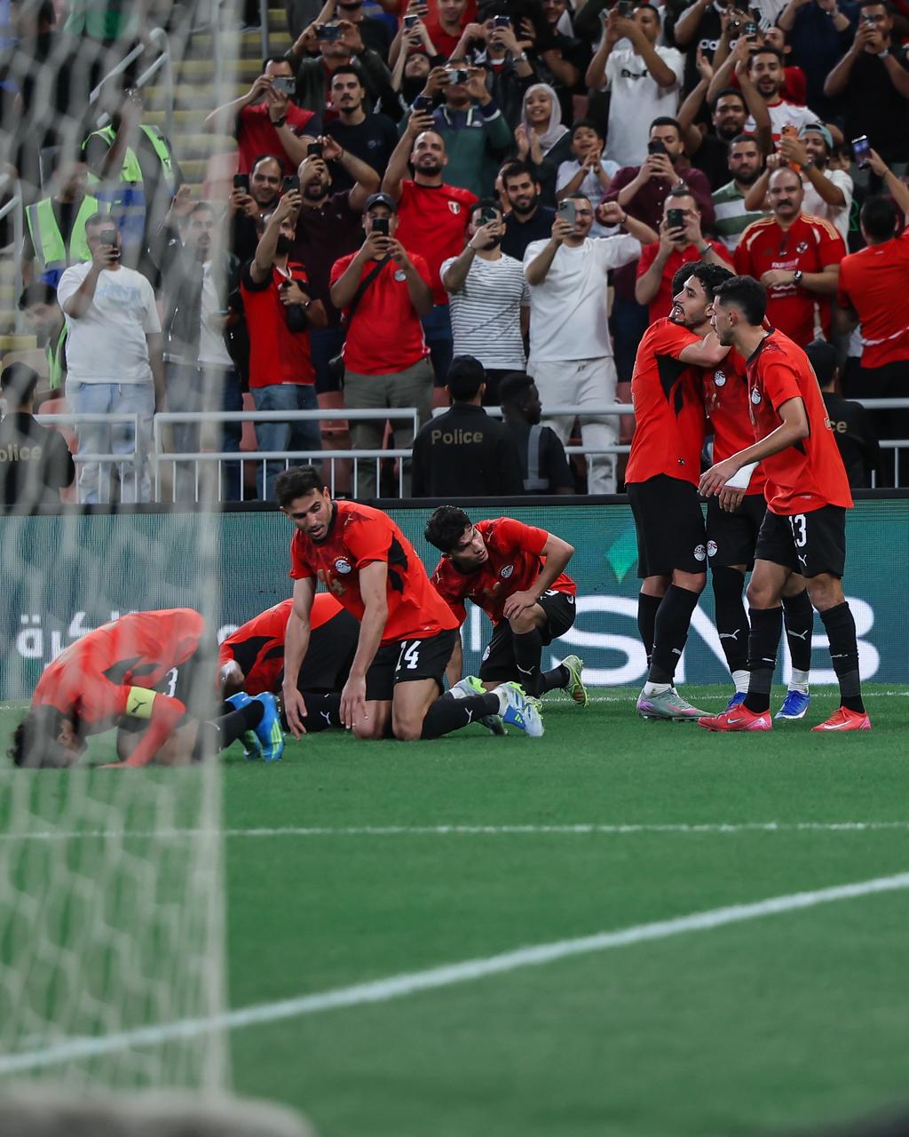 بالصور.. الهدف الرابع لمنتخب مصر (عمر مرموش)
