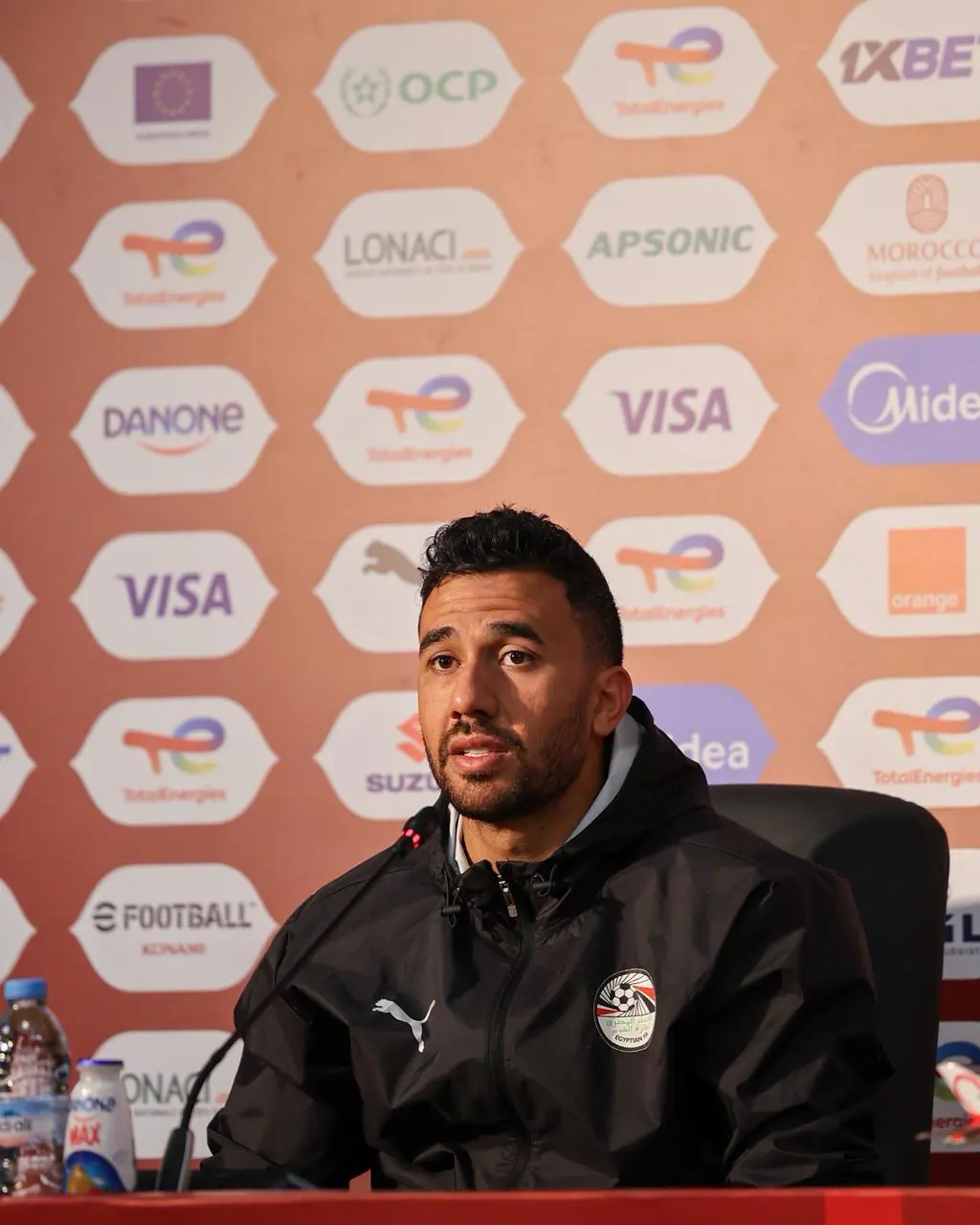 حسام حسن و"تريزيجيه" في المؤتمر الصحفي قبل لقاء كوت ديفوار غدا