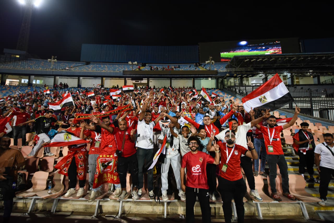 الجماهير المصرية تتوافد على ملعب القاهرة الدولي قبل مواجهة المنتخب وغينيا بيساو