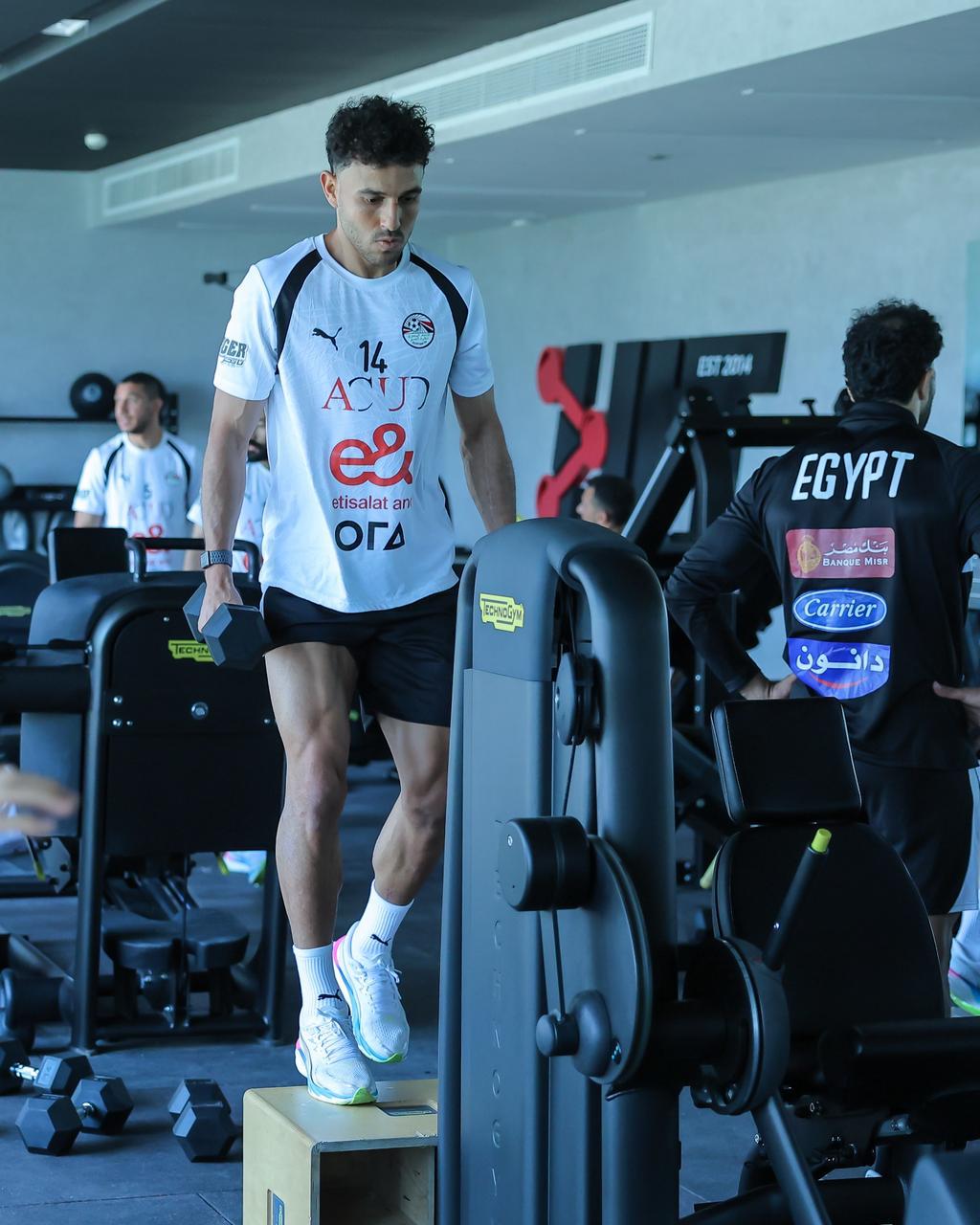 بالصور: المنتخب الوطني يتدرب في (الجيم) استعدادا للقاء روسيا