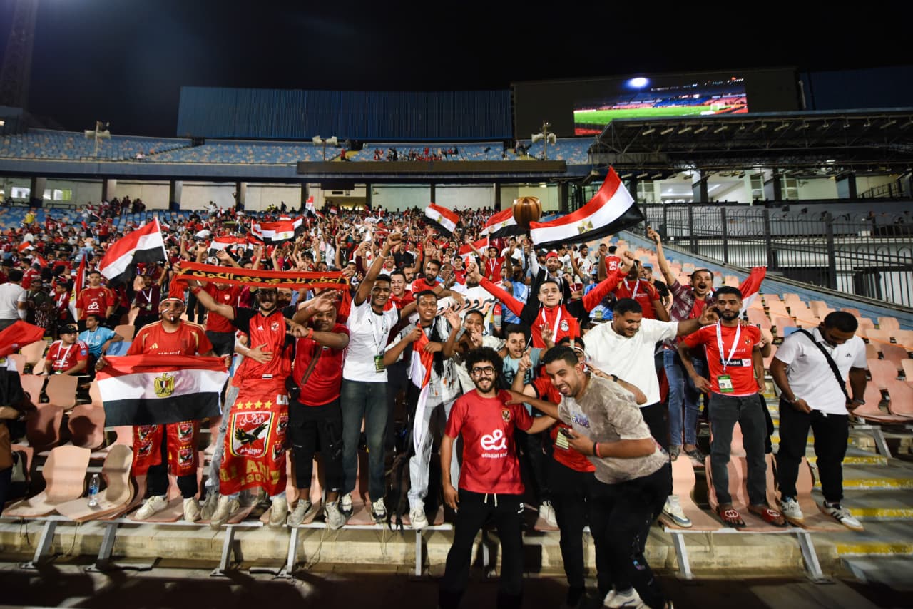 الجماهير المصرية تتوافد على ملعب القاهرة الدولي قبل مواجهة المنتخب وغينيا بيساو