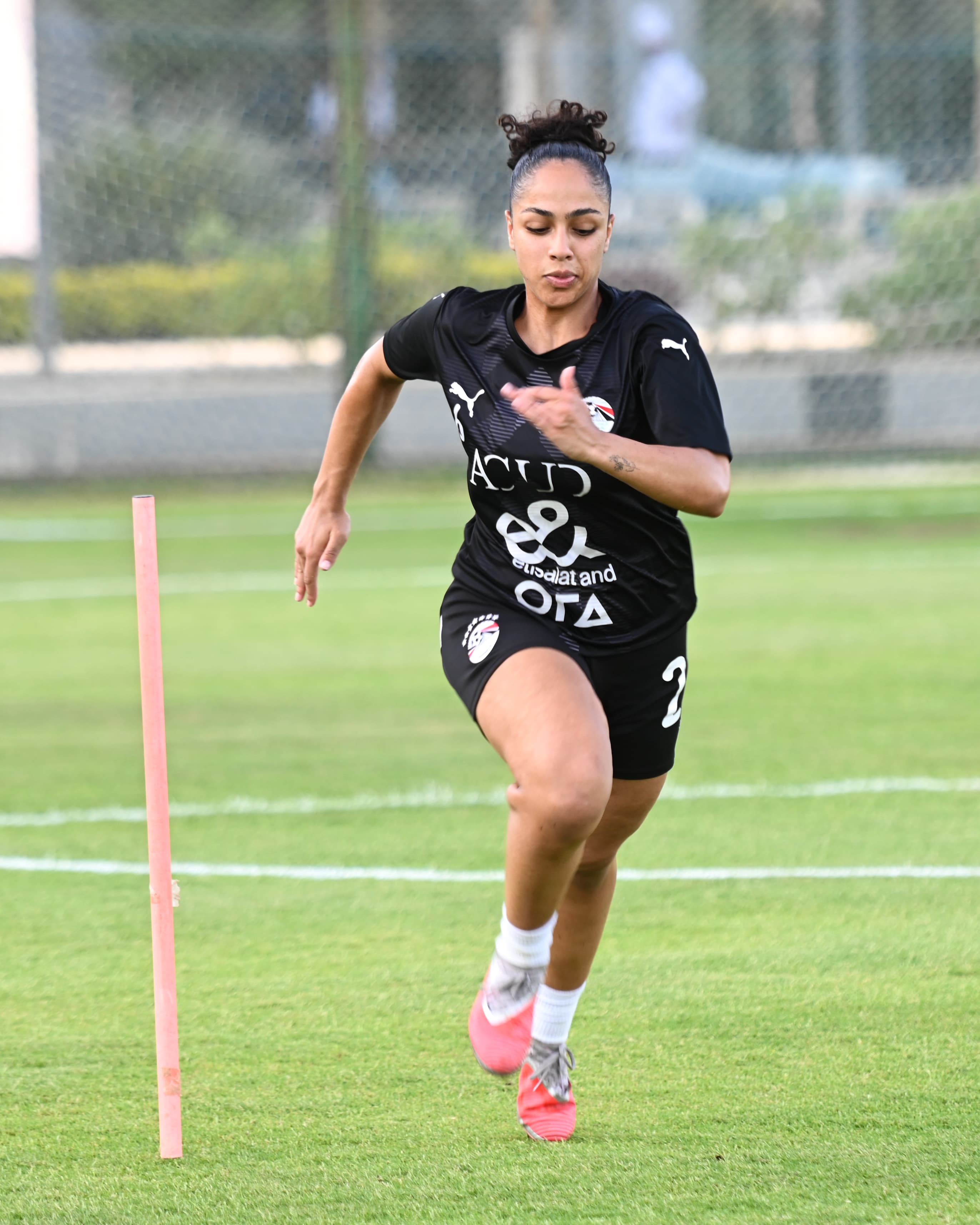 بالصور.. منتخب الكرة النسائية يواصل استعداداته لوديتي السنغال 