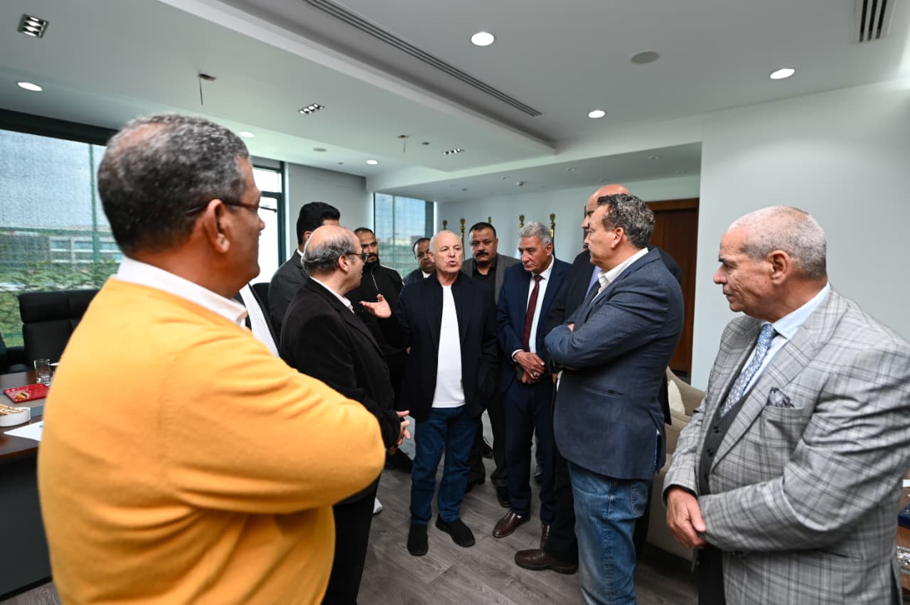 بالصور: أبوريدة يجتمع مع مجموعة من رؤساء الأندية