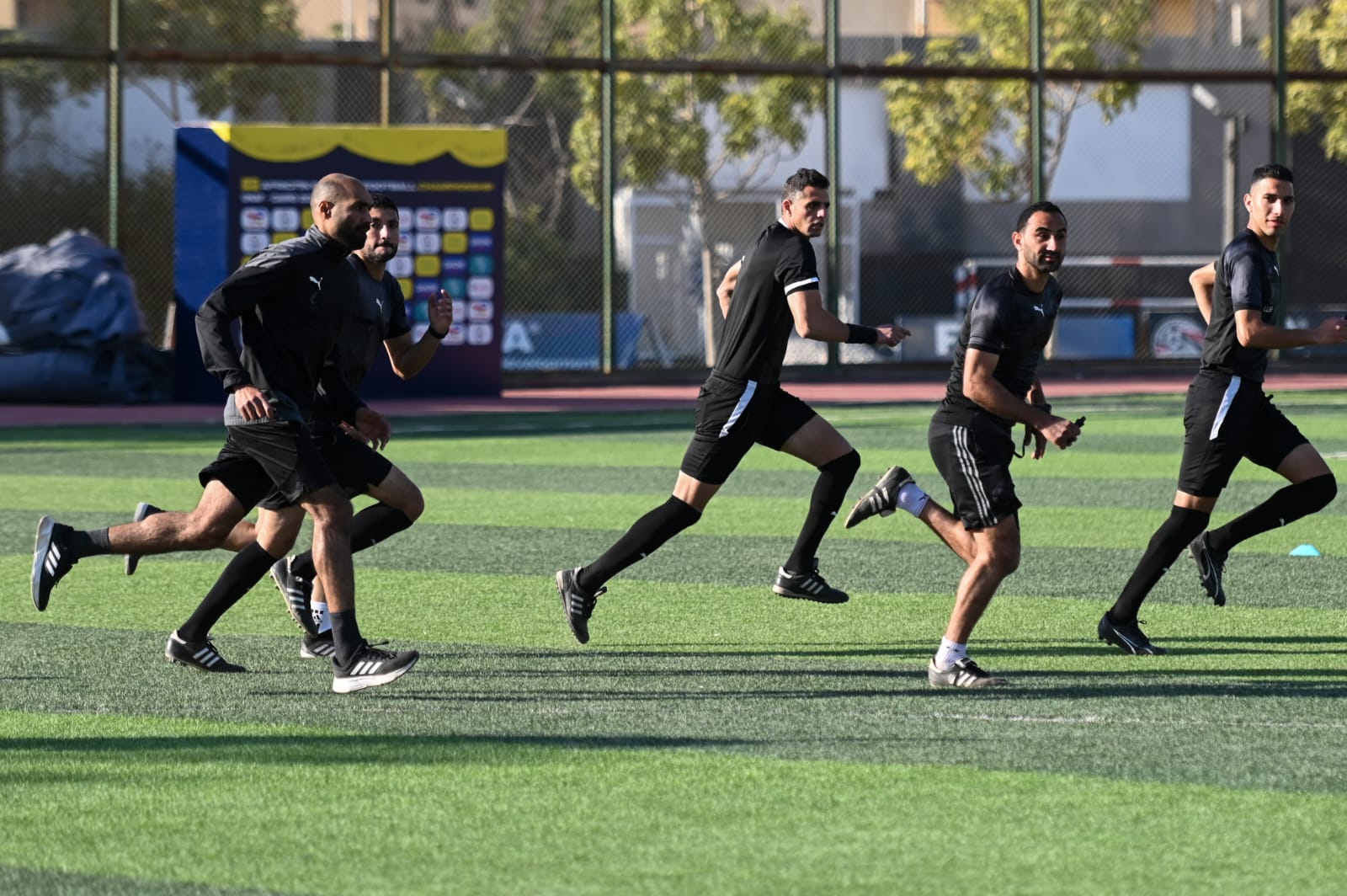 تدريبات فنية وبدنية للحكام تحت إشراف أوسكار رويز رئيس لجنة الحكام