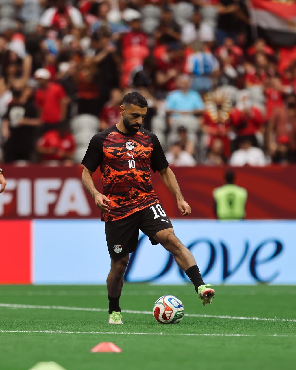 بالصور.. لاعبو منتخب مصر يجرون عمليات الإحماء استعدادًا لمواجهة نيوزيلندا