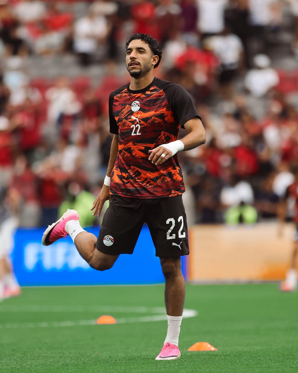 بالصور.. لاعبو منتخب مصر يجرون عمليات الإحماء استعدادًا لمواجهة نيوزيلندا