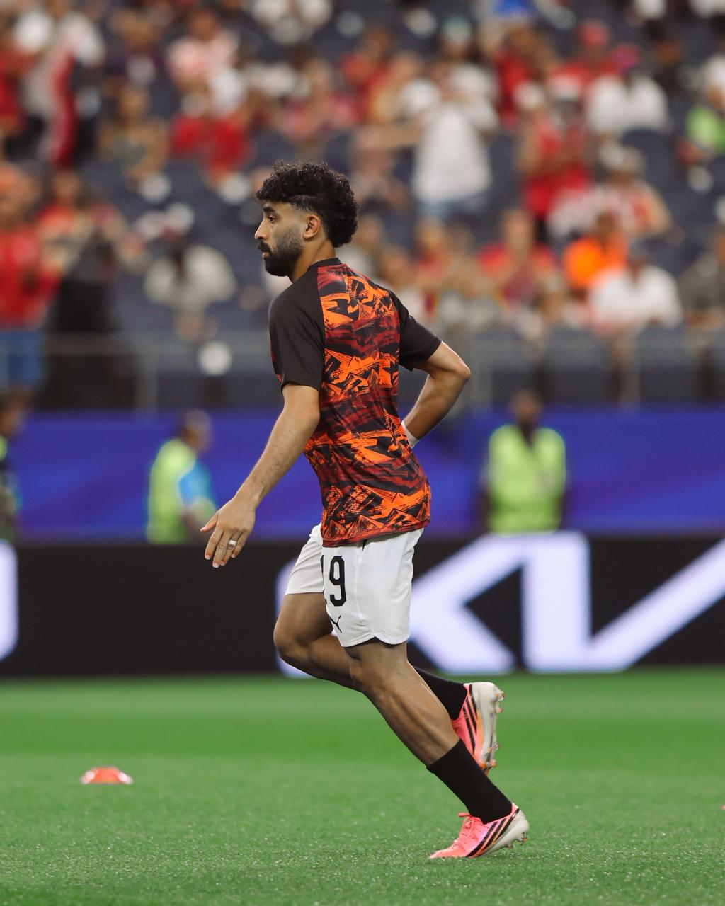 بالصور.. لاعبو منتخب مصر يخوضون فترة الإحماء قبل مواجهة أستراليا في المونديال 