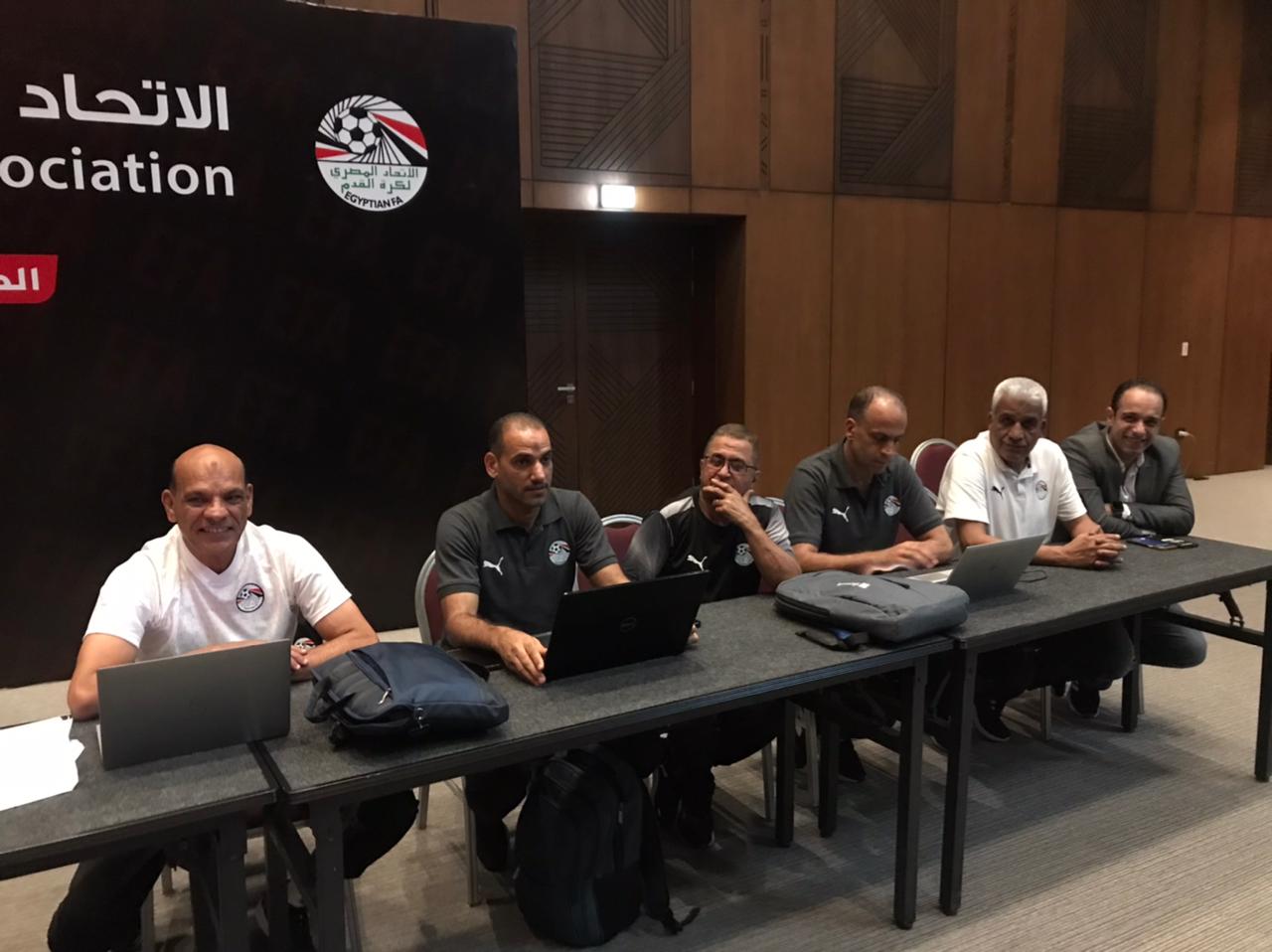 اجتماع أوسكار رويز بالحكام قبل استئناف بطولة الدوري الممتاز