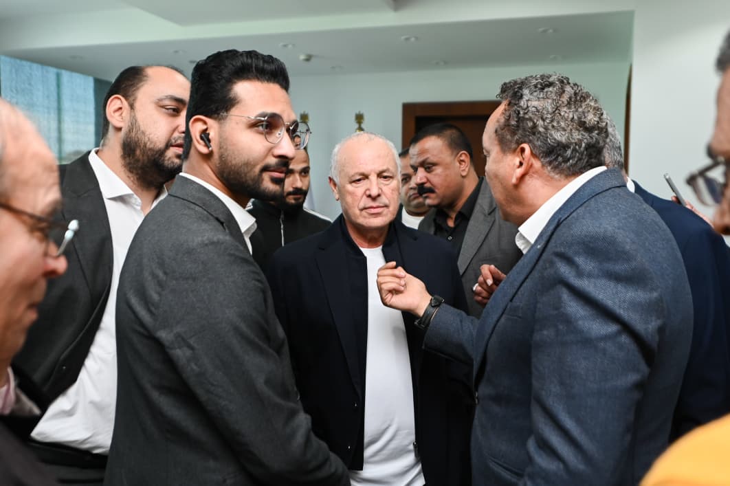 بالصور: أبوريدة يجتمع مع مجموعة من رؤساء الأندية