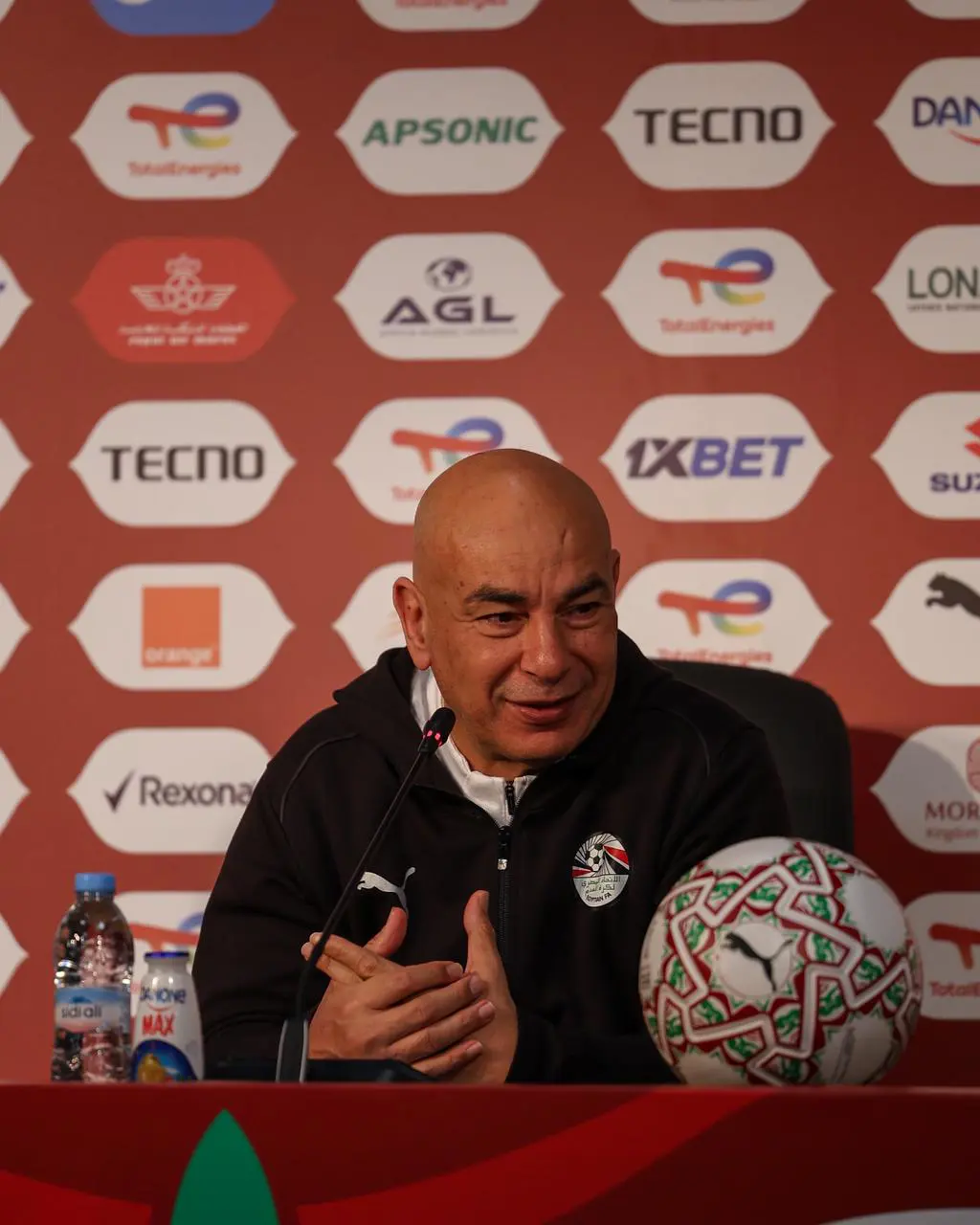 حسام حسن و"تريزيجيه" في المؤتمر الصحفي قبل لقاء كوت ديفوار غدا