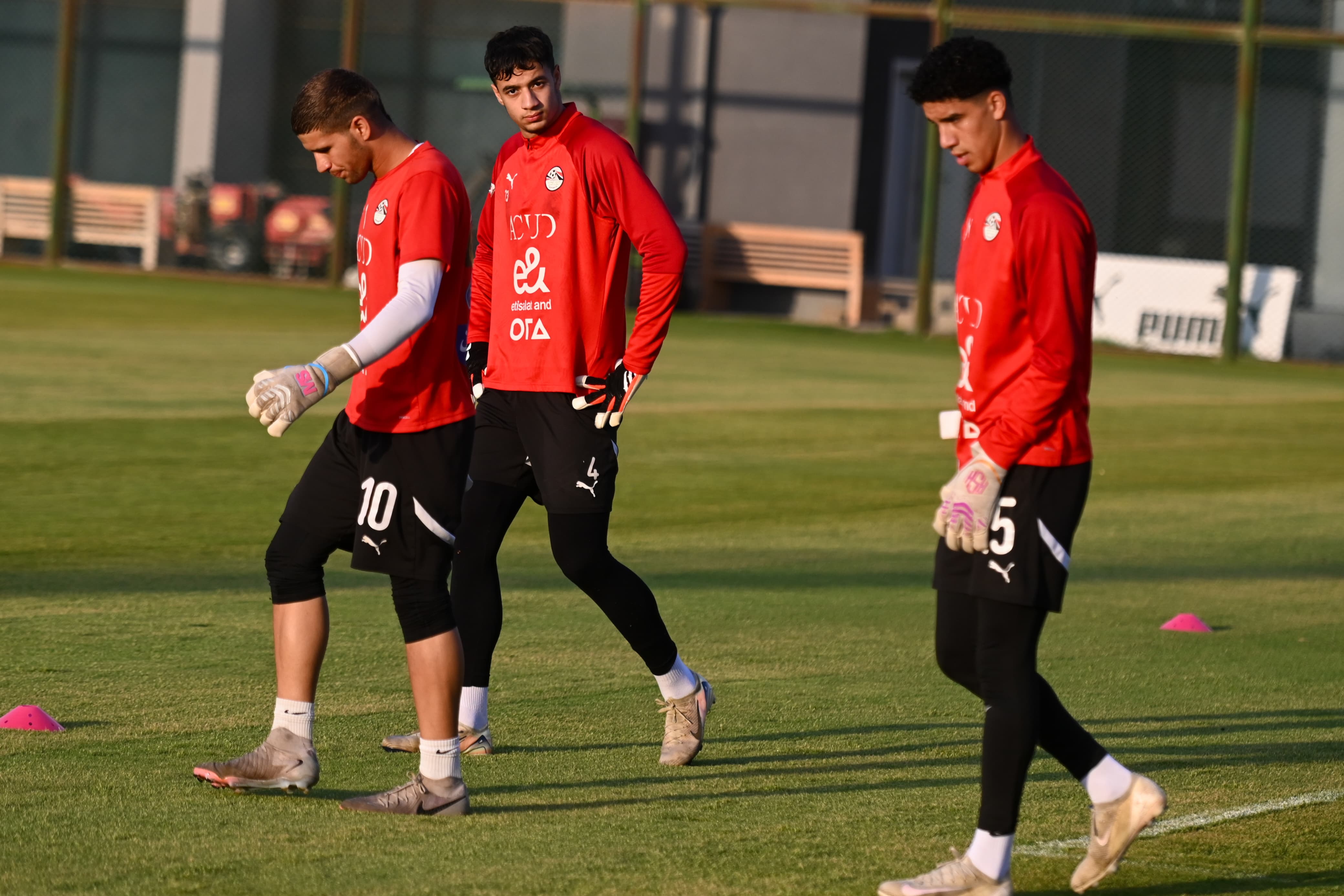 بالصور.. منتخب الشباب يواصل تدريباته بقيادة وائل رياض
