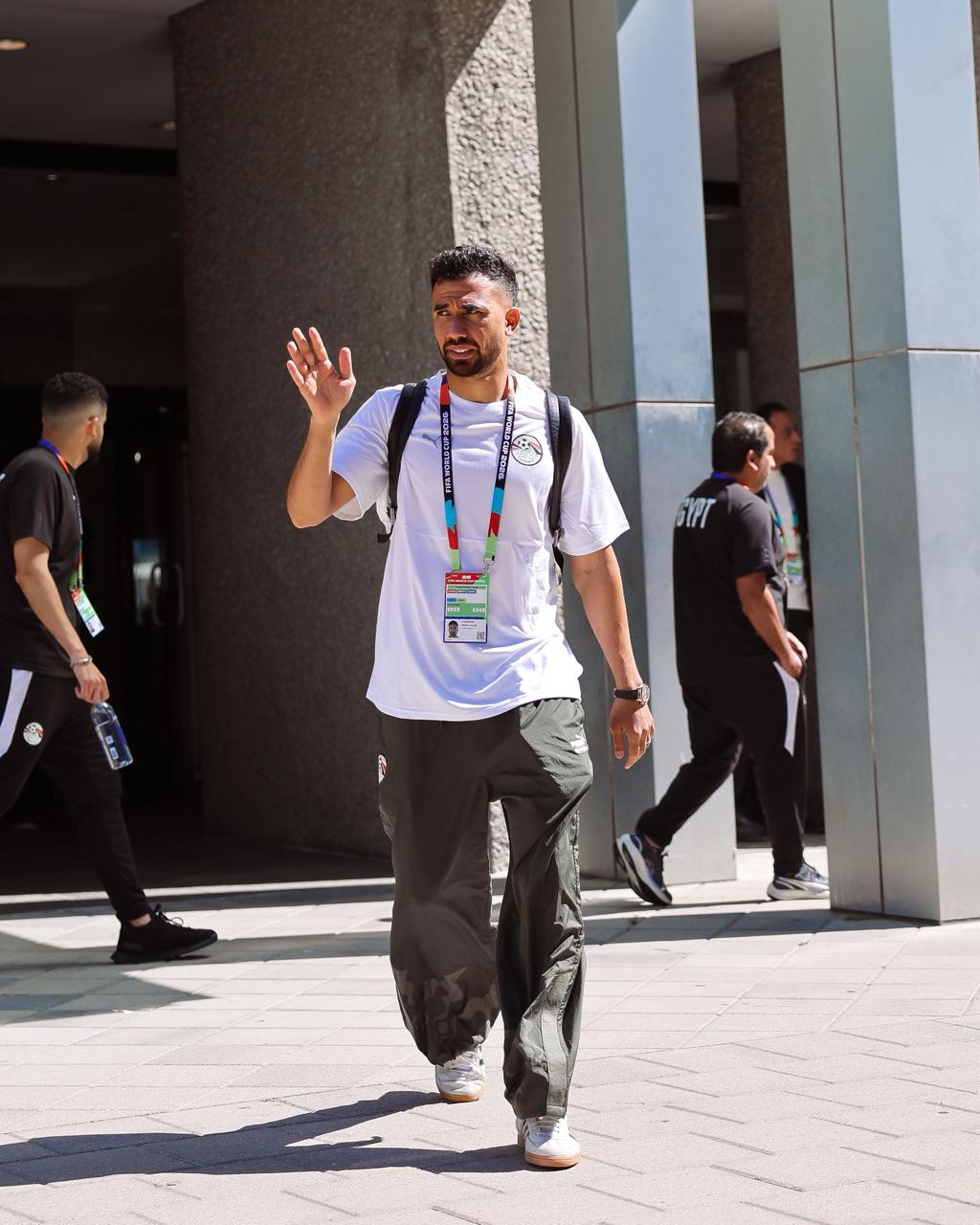 بالصور: منتخب مصر يتحرك لملعب ايه تي اند تي في دالاس قبل مواجهة استراليا