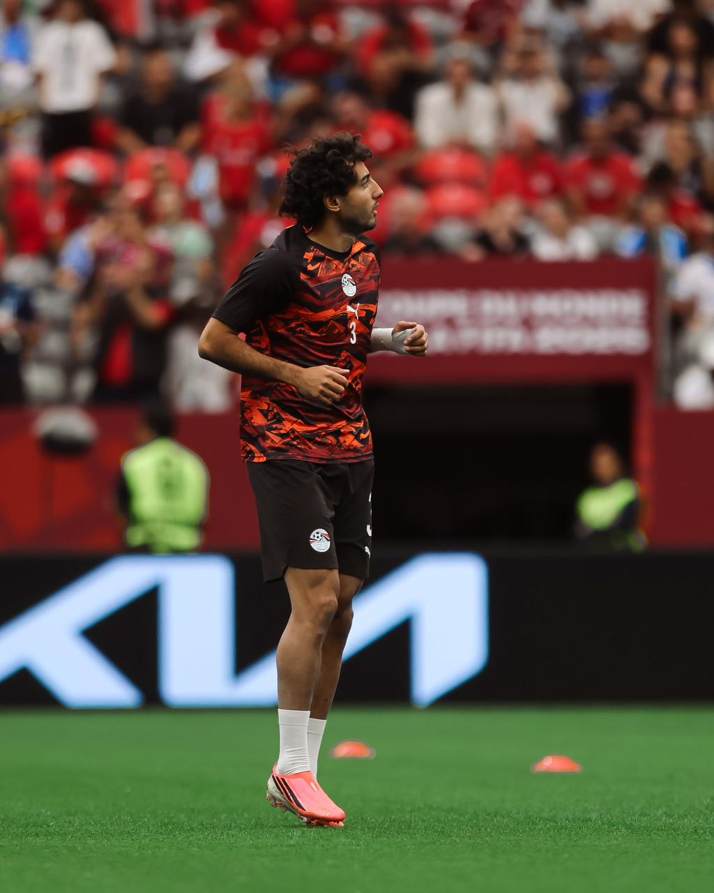 بالصور.. لاعبو منتخب مصر يجرون عمليات الإحماء استعدادًا لمواجهة نيوزيلندا