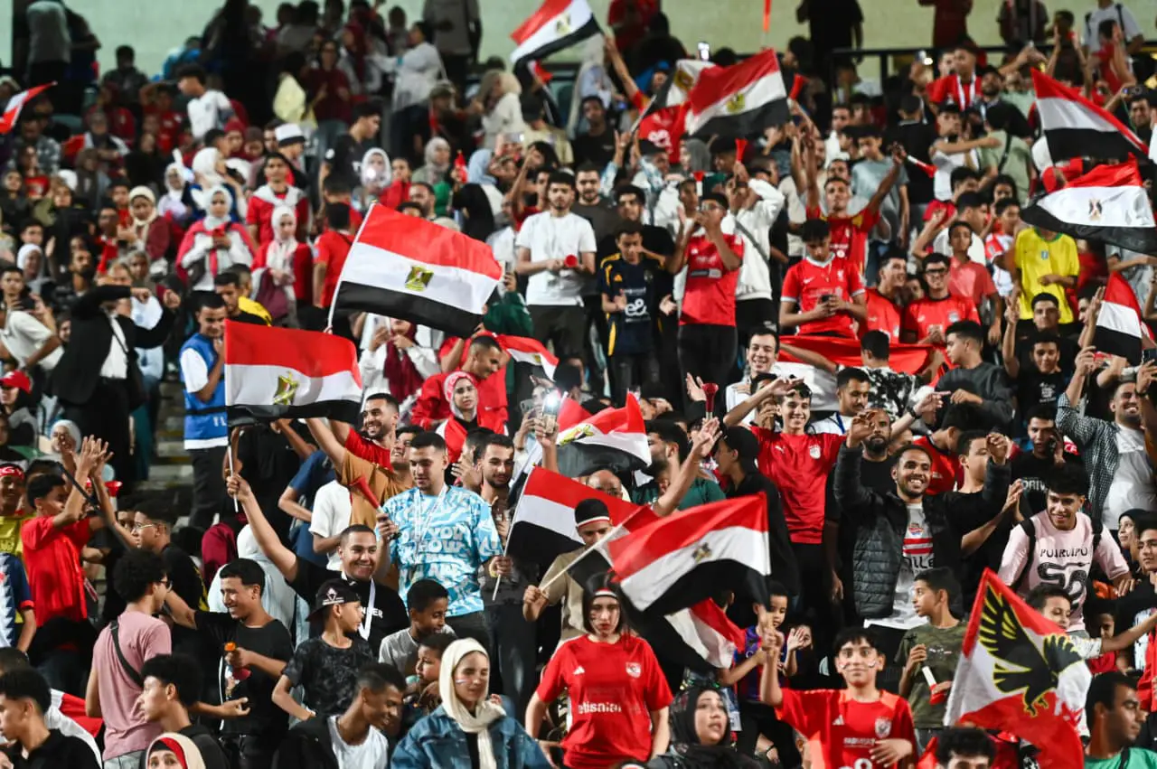 الجماهير المصرية تتوافد على ملعب القاهرة الدولي قبل مواجهة المنتخب وغينيا بيساو