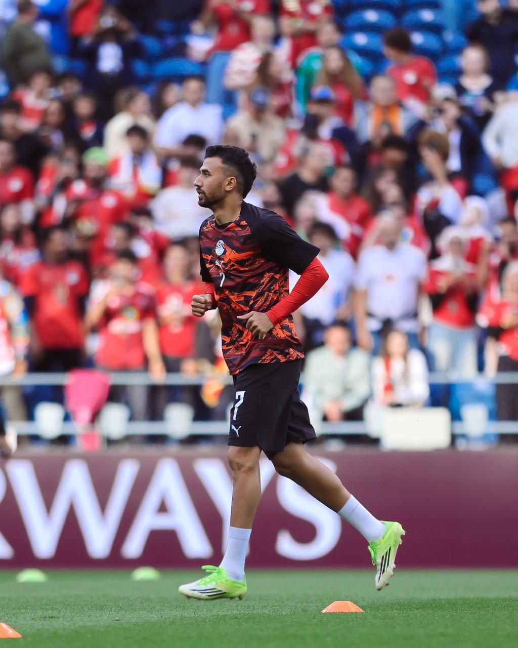بالصور.. إحماءات لاعبي منتخب مصر قبل انطلاق مواجهة إيران في المونديال