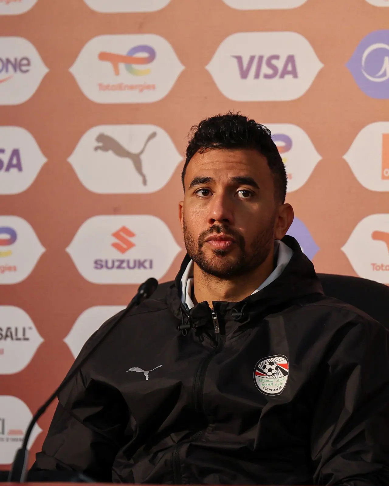 حسام حسن و"تريزيجيه" في المؤتمر الصحفي قبل لقاء كوت ديفوار غدا