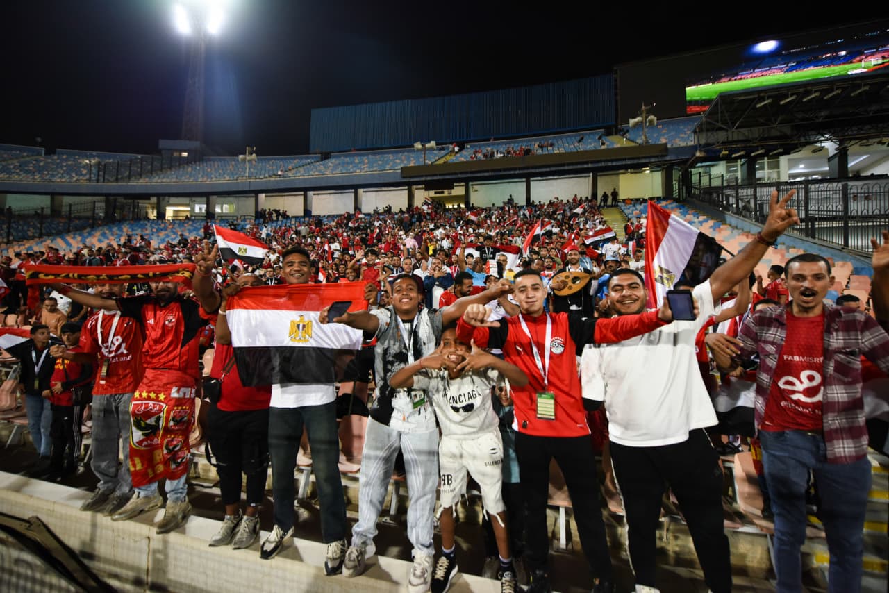 الجماهير المصرية تتوافد على ملعب القاهرة الدولي قبل مواجهة المنتخب وغينيا بيساو