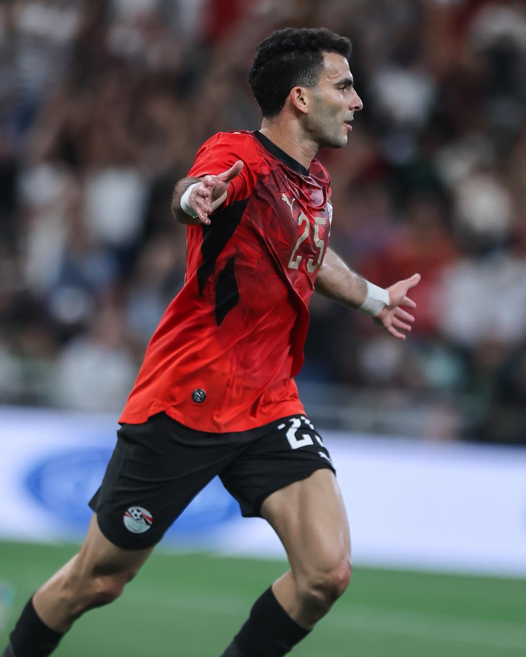 بالصور.. الهدف الثالث لمنتخب مصر (زيزو)