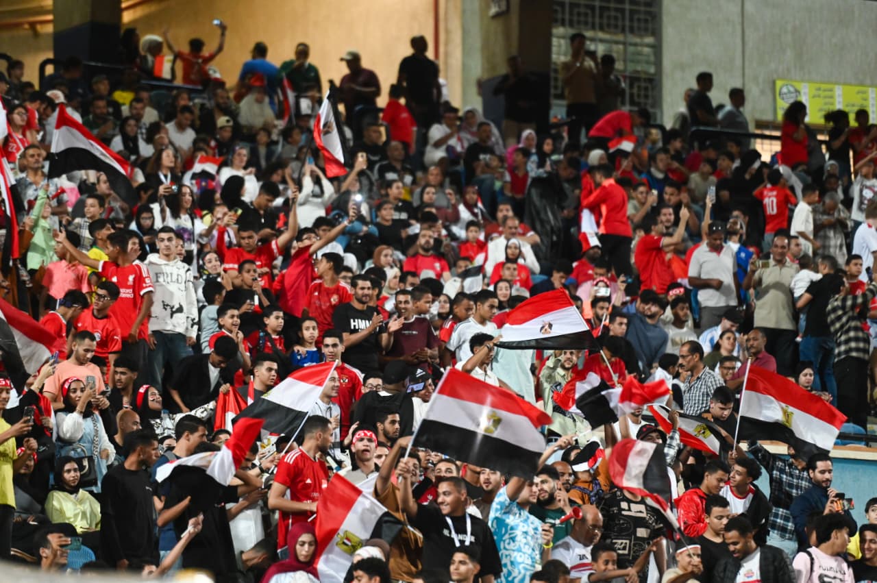 الجماهير المصرية تتوافد على ملعب القاهرة الدولي قبل مواجهة المنتخب وغينيا بيساو