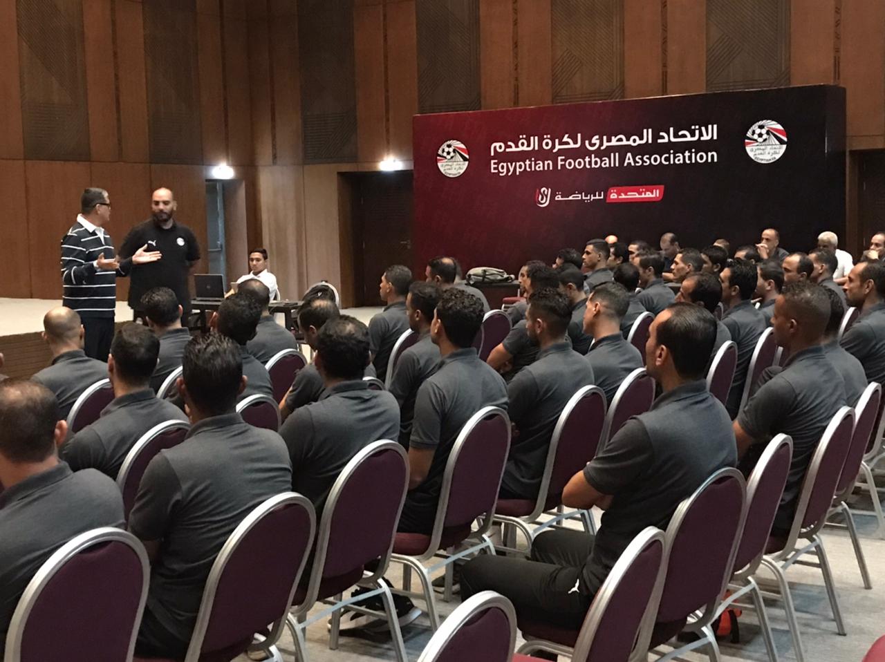 اجتماع أوسكار رويز بالحكام قبل استئناف بطولة الدوري الممتاز
